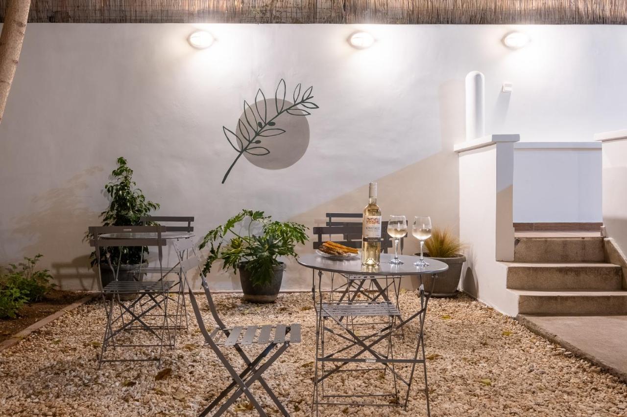 Central5 Boutique Apartments With Common Garden Next To Metro Афіни Екстер'єр фото